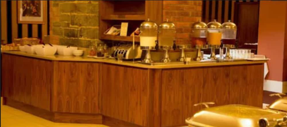 Falls Hotel & Spa Енистимон Екстериор снимка