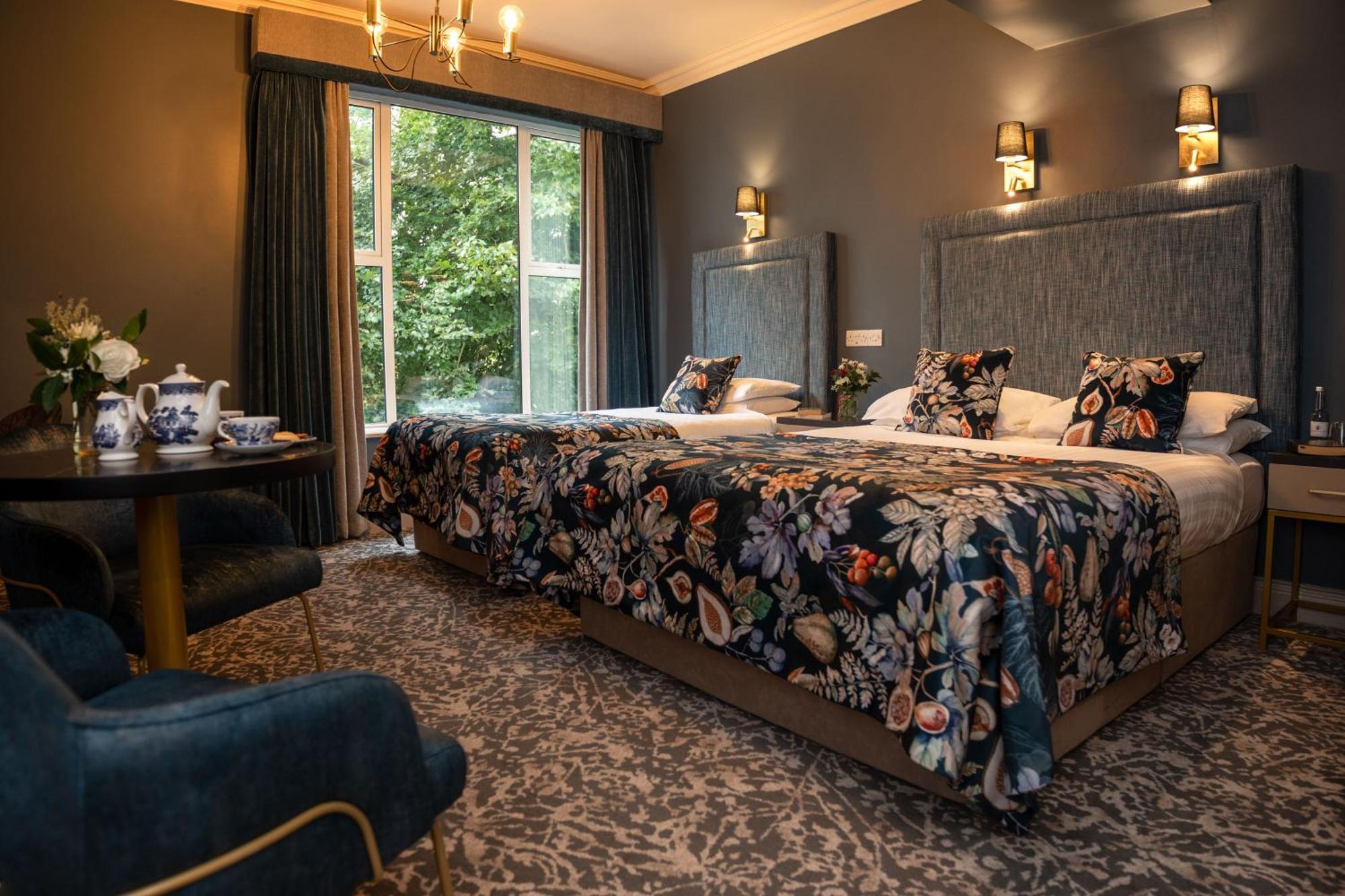 Falls Hotel & Spa Енистимон Екстериор снимка