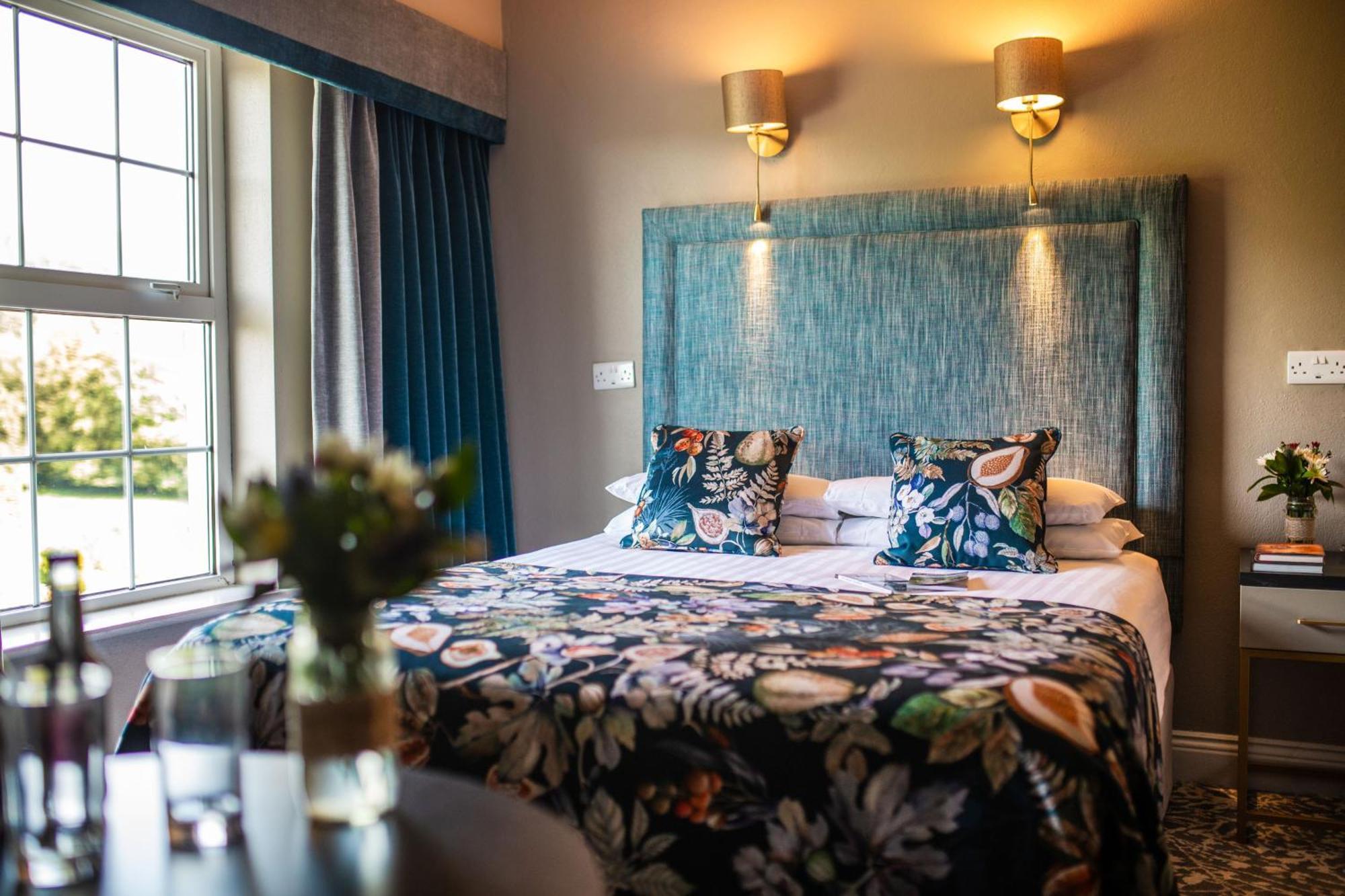 Falls Hotel & Spa Енистимон Екстериор снимка