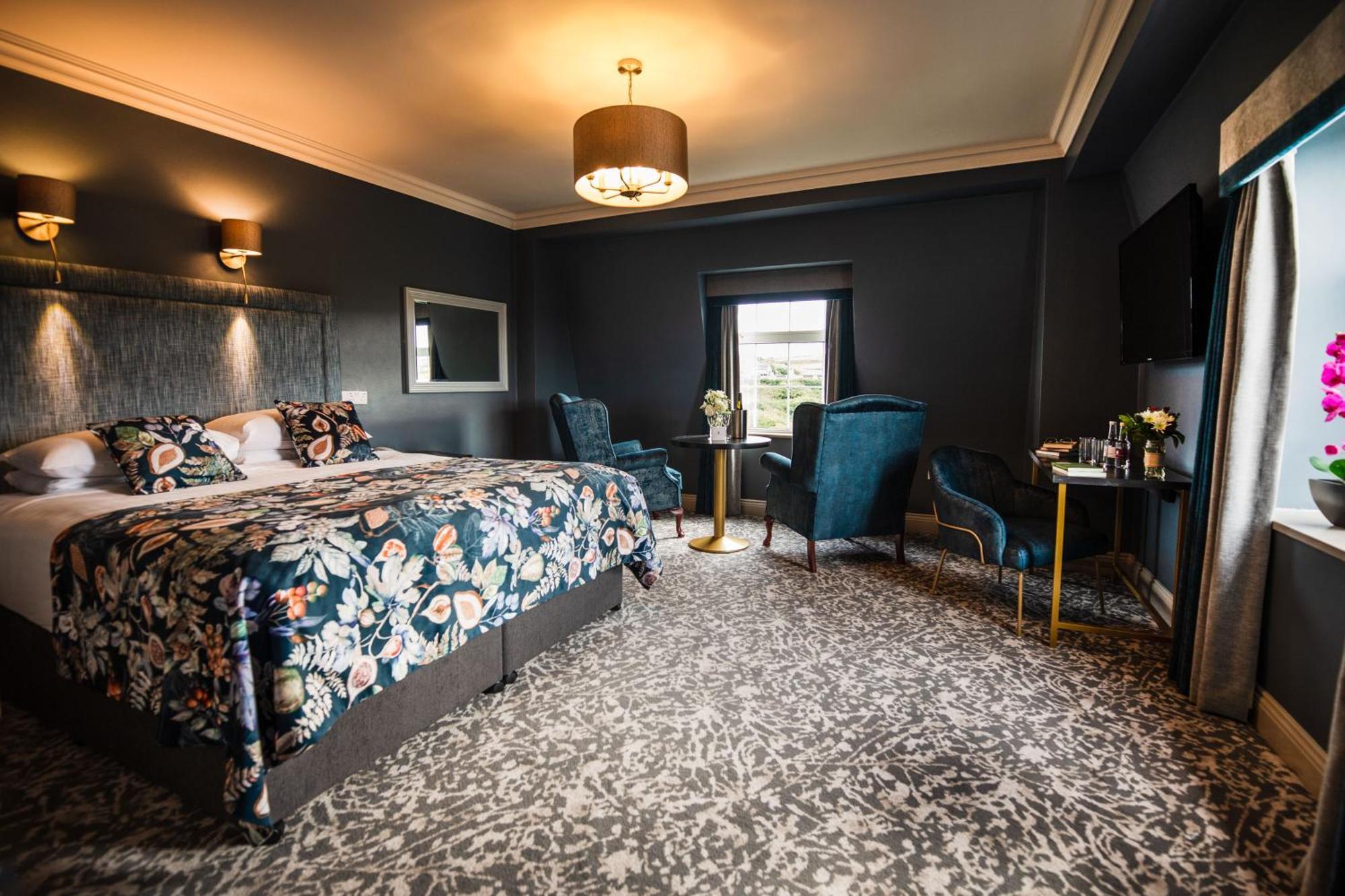 Falls Hotel & Spa Енистимон Екстериор снимка
